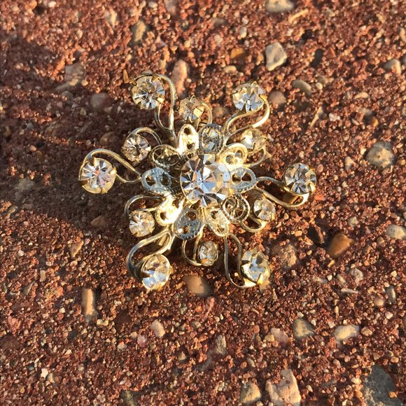 Vintage clear rhinestone snowflake star brooch pin - Picture 2 of 5